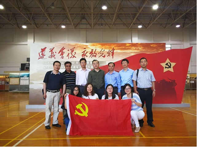 “遵义会议永放光辉”大型主题图片展2.jpg